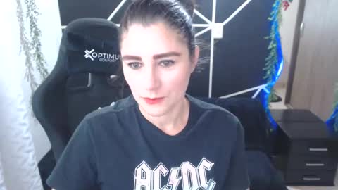 LUCY online show from 11-22-25, 07:13