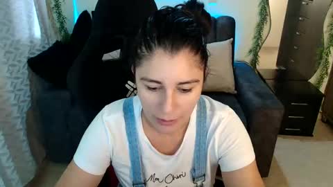 Snapshot of lucyli_ chatting on 06-07-26, 03:27 LUCY online show from 06-07-26, 03:27