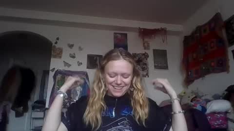 Snapshot of lucylovesflowers chatting on 07-28-26, 08:23 lucylovesflowers online show from 07-28-26, 08:23
