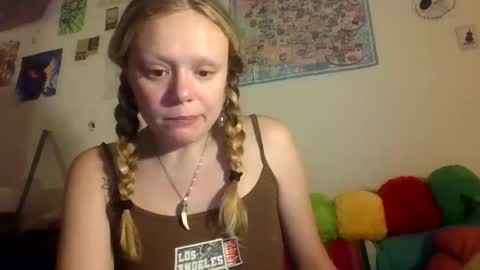 Snapshot of lucylovesflowers chatting on 07-29-26, 08:56 lucylovesflowers online show from 07-29-26, 08:56