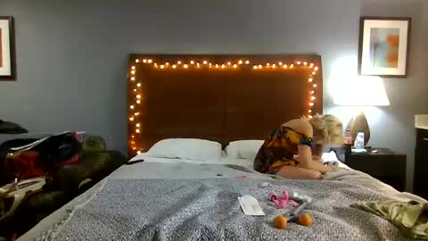 Snapshot of lucyloveslookers78240 chatting on 12-06-24, 10:19 Lucy Loves Lookers online show from 12-06-24, 10:19