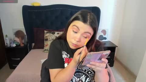 Snapshot of lucypetit chatting on 09-26-25, 01:15 Lucy Petit online show from 09-26-25, 01:15