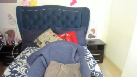 Snapshot of lucypetit chatting on 10-17-25, 01:14 Lucy Petit online show from 10-17-25, 01:14