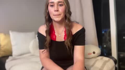 Lucy Rae online show from 12-23-25, 02:31