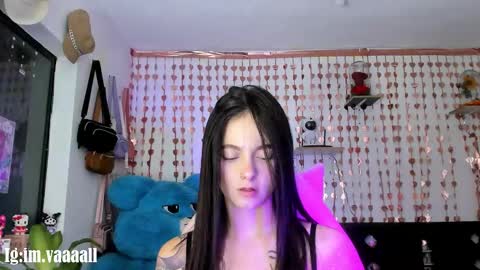 Snapshot of lucyy_tayy chatting on 09-10-25, 09:09 The love of your life 3 online show from 09-10-25, 09:09