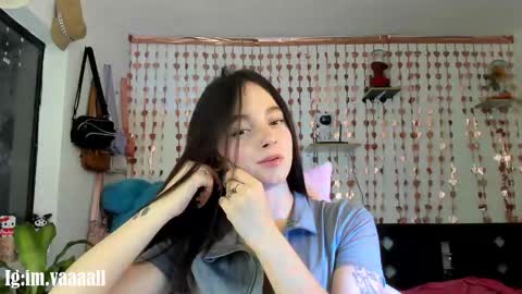 Snapshot of lucyy_tayy chatting on 09-17-25, 05:09 The love of your life 3 online show from 09-17-25, 05:09