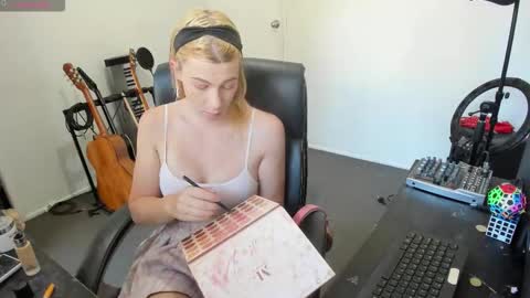 lucyylux online show from 10-06-25, 09:34