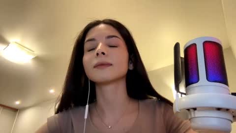 Mika online show from 03-13-26, 06:36