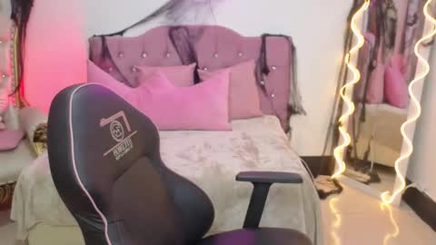 Snapshot of ludo_kitty_tay chatting on 10-19-25, 03:40 ludo_kitty_tay online show from 10-19-25, 03:40