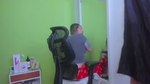 Snapshot of luigi0004 chatting on 07-30-26, 02:21 luigi0004 online show from 07-30-26, 02:21