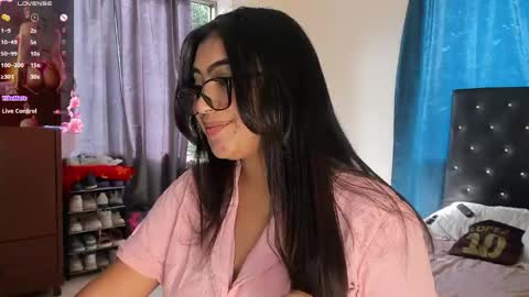 Snapshot of luisa_cameron chatting on 05-22-26, 08:36 online show from 05-22-26, 08:36