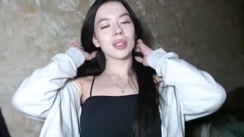 luisa lovedom online show from 02-05-26, 04:00