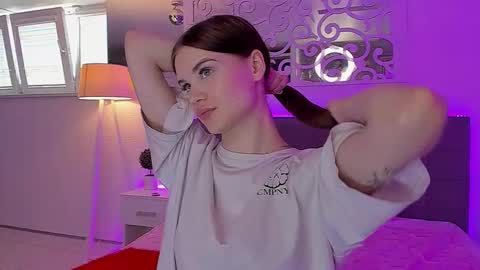 LuisaClover online show from 05-27-26, 12:24