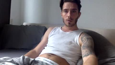Snapshot of luisbadx chatting on 12-28-24, 12:56 Luis Badx online show from 12-28-24, 12:56