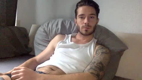 Snapshot of luisbadx chatting on 01-01-25, 01:48 Luis Badx online show from 01-01-25, 01:48