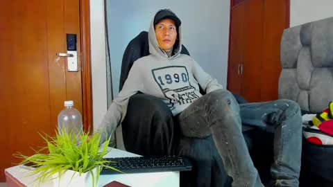 Snapshot of lujuriau_u chatting on 10-04-25, 03:37 lujuriau_u online show from 10-04-25, 03:37