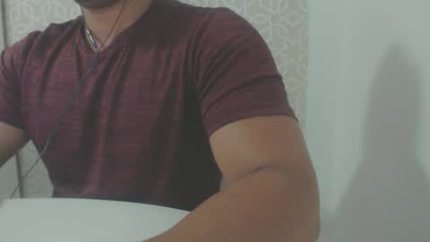 Snapshot of lukafitness chatting on 12-20-25, 02:40 lukafitness online show from 12-20-25, 02:40