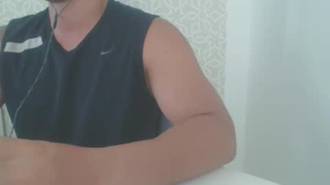 Snapshot of lukafitness chatting on 12-21-25, 07:21 lukafitness online show from 12-21-25, 07:21