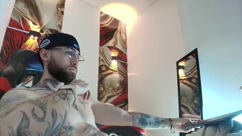 Snapshot of luke_davis01 chatting on 01-19-26, 01:04 LUKE online show from 01-19-26, 01:04