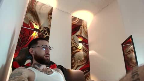 Snapshot of luke_davis01 chatting on 02-18-26, 01:07 LUKE online show from 02-18-26, 01:07