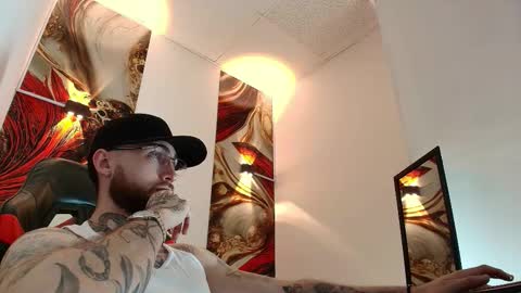 Snapshot of luke_davis01 chatting on 03-09-26, 12:53 LUKE online show from 03-09-26, 12:53