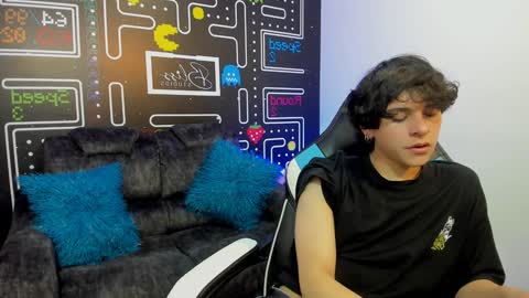 Snapshot of luke_howland chatting on 12-02-24, 08:22 Luke online show from 12-02-24, 08:22