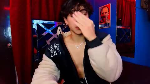 Snapshot of luke_howland chatting on 12-17-25, 12:38 Luke online show from 12-17-25, 12:38