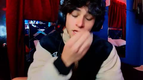 Snapshot of luke_howland chatting on 01-11-26, 01:10 Luke online show from 01-11-26, 01:10