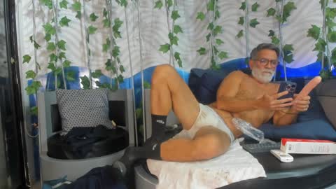 Snapshot of lukecrews chatting on 02-08-25, 10:19 Luke Crews online show from 02-08-25, 10:19