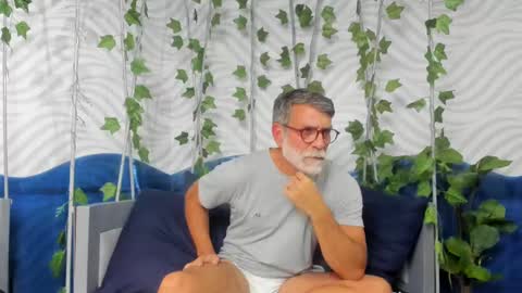 Snapshot of lukecrews chatting on 02-10-25, 07:17 Luke Crews online show from 02-10-25, 07:17