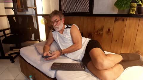 Snapshot of lukecrews chatting on 03-05-25, 04:35 Luke Crews online show from 03-05-25, 04:35