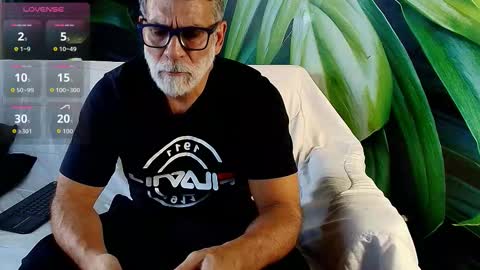 Snapshot of lukecrews chatting on 01-11-26, 06:46 Luke Crews online show from 01-11-26, 06:46