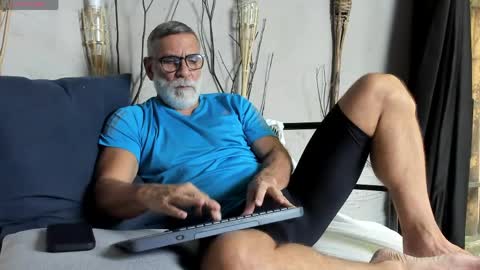 Snapshot of lukecrews chatting on 04-28-26, 05:40 Luke Crews online show from 04-28-26, 05:40