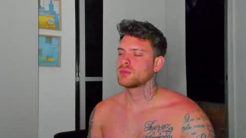 Snapshot of lukeglanton17 chatting on 10-01-25, 02:28 Luke online show from 10-01-25, 02:28