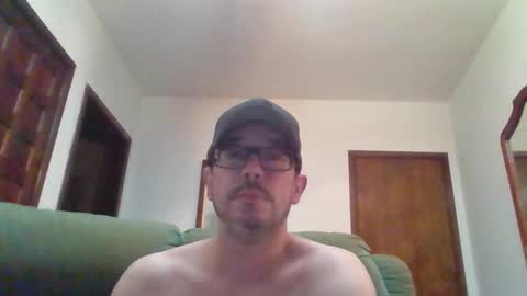 Snapshot of lukz88bigcock chatting on 12-21-24, 12:31 Luke online show from 12-21-24, 12:31