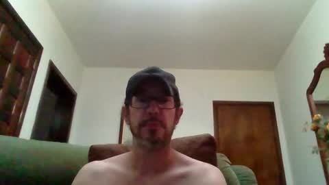 Snapshot of lukz88bigcock chatting on 04-06-26, 10:22 Luke online show from 04-06-26, 10:22