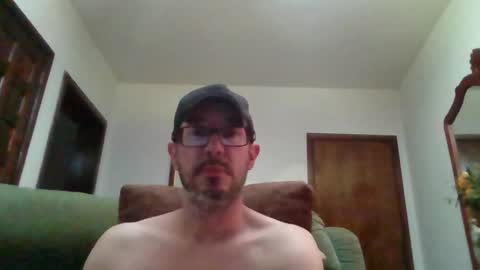 Snapshot of lukz88bigcock chatting on 05-03-26, 02:06 Luke online show from 05-03-26, 02:06