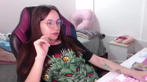 Snapshot of lula_05 chatting on 12-19-24, 07:40 Vicky online show from 12-19-24, 07:40