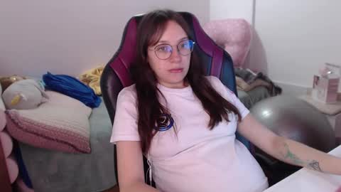 Snapshot of lula_05 chatting on 12-21-24, 12:42 Vicky online show from 12-21-24, 12:42