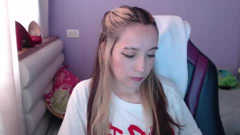 Snapshot of lula_05 chatting on 05-12-26, 04:59 Vicky online show from 05-12-26, 04:59