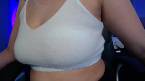 Snapshot of lulugh_ chatting on 10-03-25, 07:22 lulu online show from 10-03-25, 07:22
