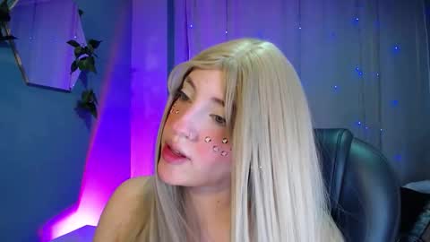 Snapshot of lulugh_ chatting on 10-17-25, 08:00 lulu online show from 10-17-25, 08:00