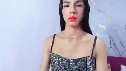 Snapshot of luluu_08 chatting on 06-27-26, 03:17 LULU online show from 06-27-26, 03:17
