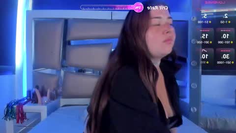 Snapshot of luna__scarlett chatting on 09-26-25, 12:42 luna online show from 09-26-25, 12:42