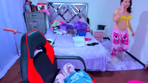 luna_analya online show from 12-20-25, 12:51