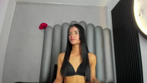 luna_bella_23 online show from 04-30-26, 03:24