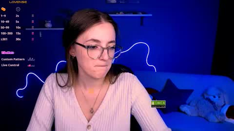 luna_berryy online show from 02-12-25, 11:41