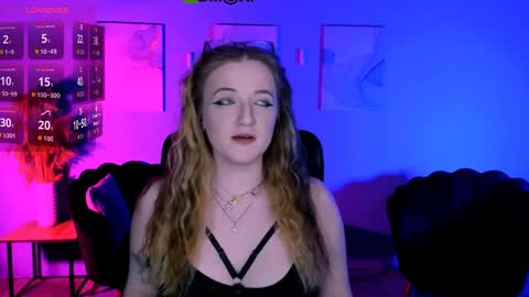 luna_berryy online show from 04-07-26, 07:25