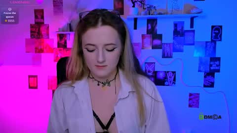 luna_berryy online show from 05-15-26, 08:16