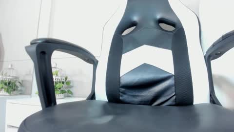 luna_bradley_ online show from 03-24-26, 12:21